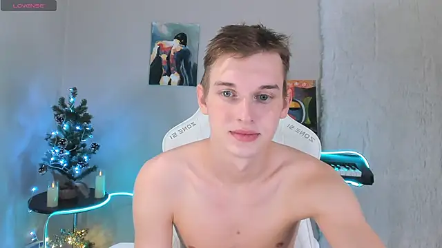 Snapshot of 4ever_dude chatting on 12.10.24 4ever dude online show from 12.10.24