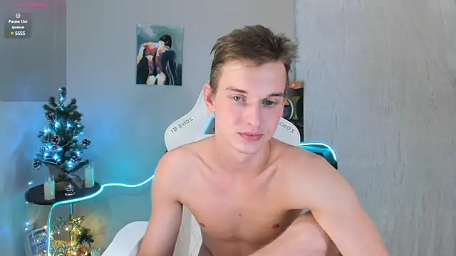 Snapshot of 4ever_dude chatting on 12.25.24 4ever dude online show from 12.25.24