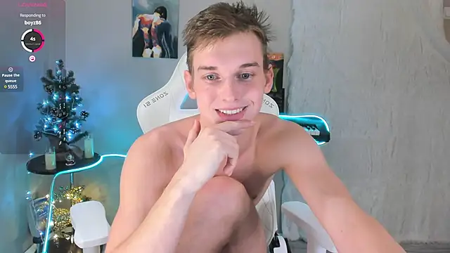 Snapshot of 4ever_dude chatting on 12.29.24 4ever dude online show from 12.29.24