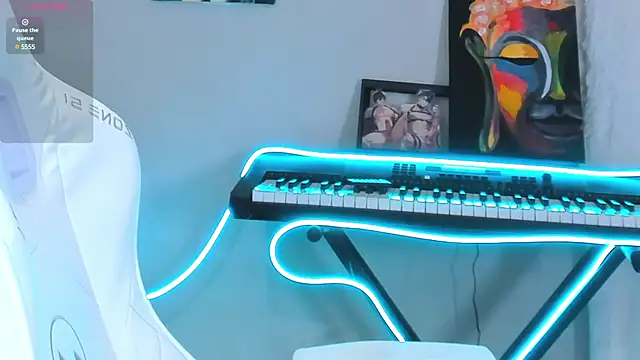 Snapshot of 4ever_dude chatting on 02.08.25 4ever dude online show from 02.08.25