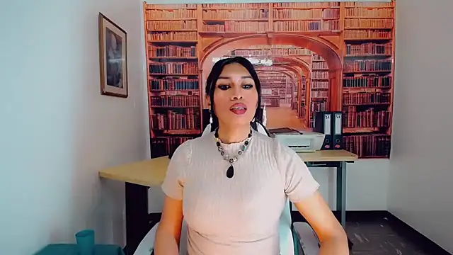 khiara moretti online show from 01.08.25