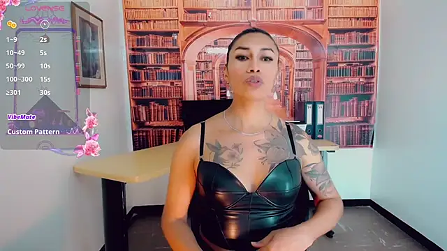 khiara moretti online show from 03.11.25