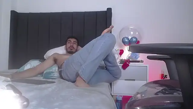 Snapshot of muscle_ares chatting on 03.11.25 muscle ares online show from 03.11.25