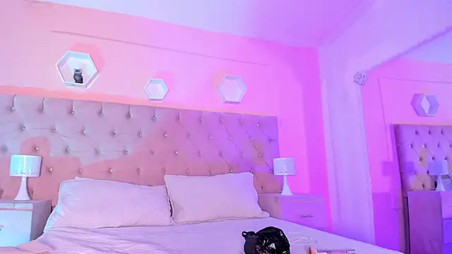 Agathaargent  online show from 12.13.24