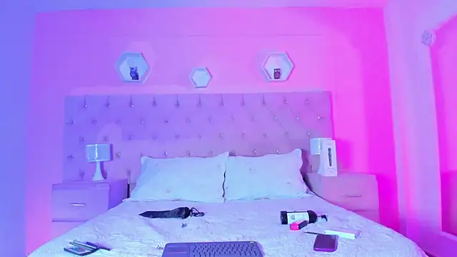 Agathaargent  online show from 12.29.24