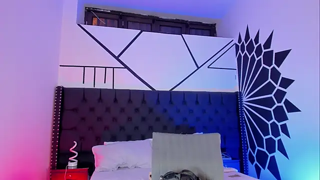 Agathaargent  online show from 03.22.25