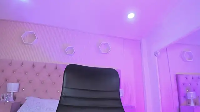 Agathaargent  online show from 11.12.25