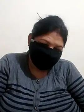 Snapshot of Shoni__ chatting on 12.08.24 Shoni online show from 12.08.24