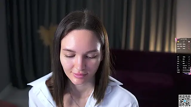 Snapshot of AnneKlint chatting on 12.22.24 AnneKlint online show from 12.22.24