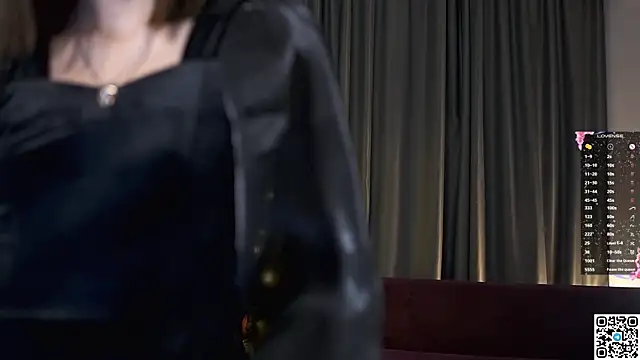 Snapshot of AnneKlint chatting on 12.25.24 AnneKlint online show from 12.25.24