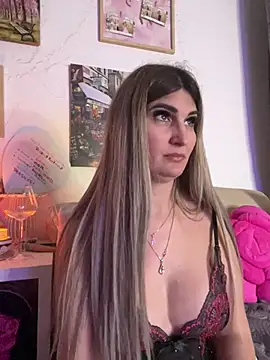 EvelynFrances online show from 02.19.25