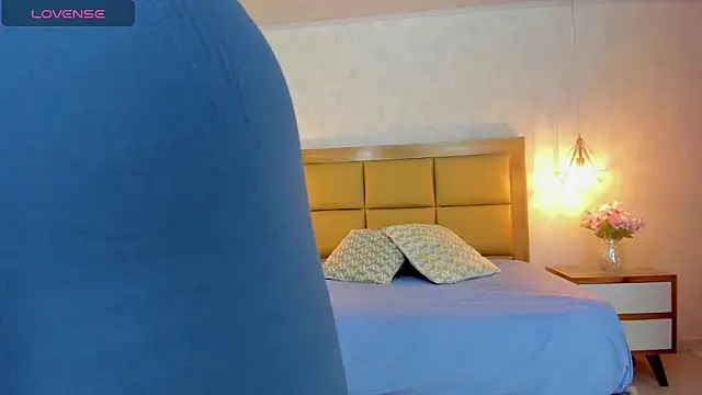 LARSONMIA online show from 10.31.25