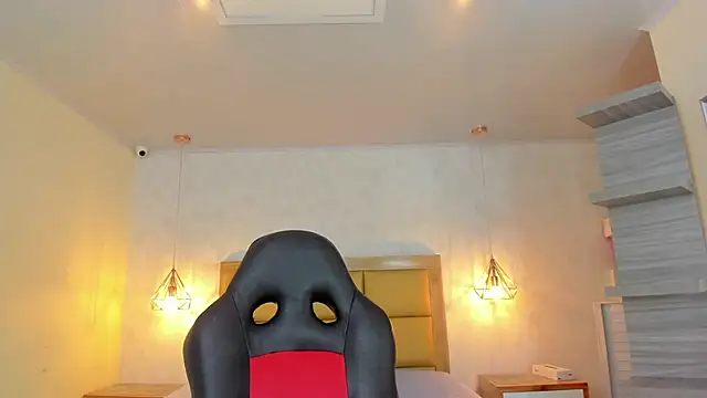 LARSONMIA online show from 11.25.25