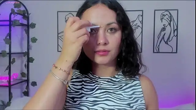 Megan Rodrigo online show from 02.06.25