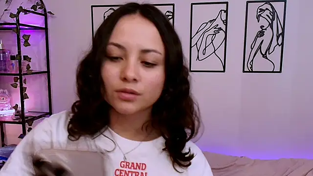 Megan Rodrigo online show from 10.12.25