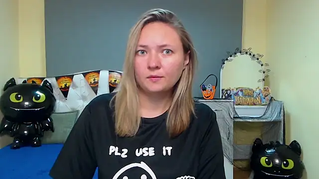 Snapshot of SallyVerda chatting on 10.23.25 SallyVerda online show from 10.23.25