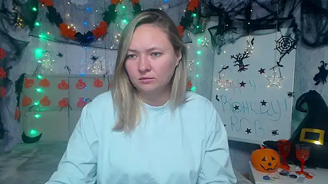 Snapshot of SallyVerda chatting on 10.26.25 SallyVerda online show from 10.26.25