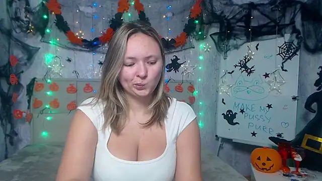 Snapshot of SallyVerda chatting on 11.02.25 SallyVerda online show from 11.02.25