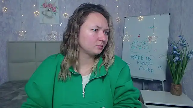 Snapshot of SallyVerda chatting on 11.05.25 SallyVerda online show from 11.05.25