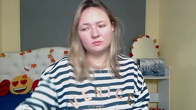 Snapshot of SallyVerda chatting on 11.14.25 SallyVerda online show from 11.14.25