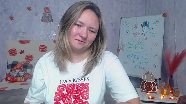 Snapshot of SallyVerda chatting on 11.15.25 SallyVerda online show from 11.15.25