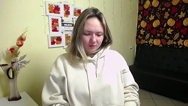 Snapshot of SallyVerda chatting on 11.20.25 SallyVerda online show from 11.20.25