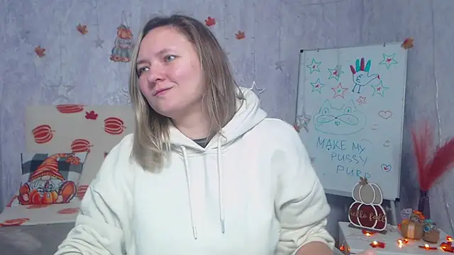 Snapshot of SallyVerda chatting on 11.21.25 SallyVerda online show from 11.21.25