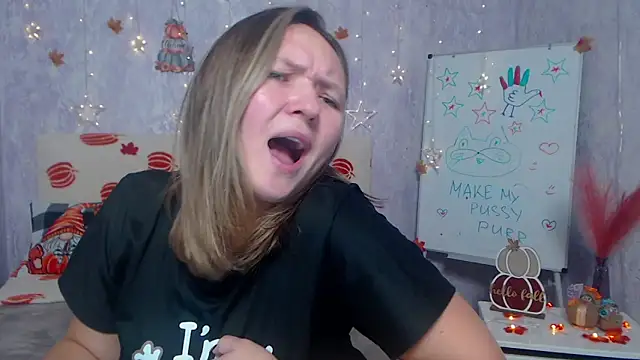 Snapshot of SallyVerda chatting on 11.24.25 SallyVerda online show from 11.24.25