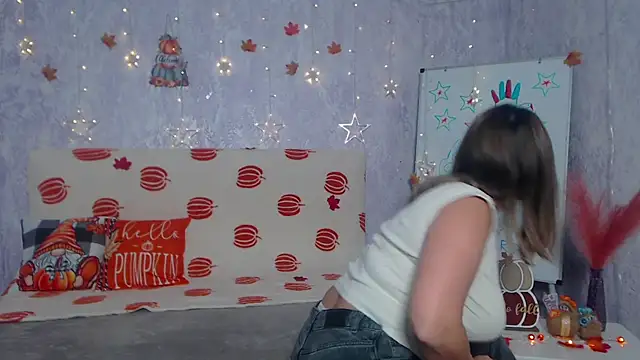 Snapshot of SallyVerda chatting on 11.27.25 SallyVerda online show from 11.27.25