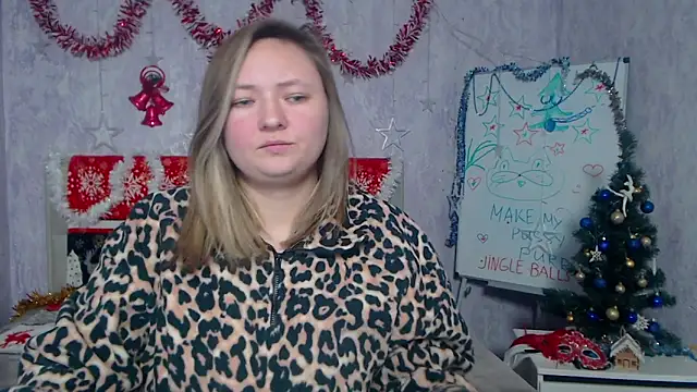 Snapshot of SallyVerda chatting on 12.14.25 SallyVerda online show from 12.14.25