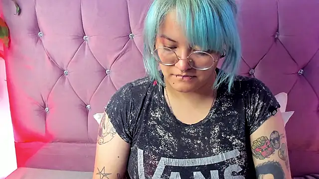 lucky-leah online show from 03.12.25