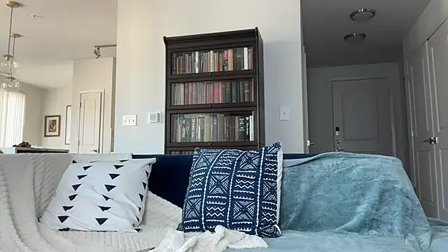 YUMIandbigWOLF online show from 02.02.25