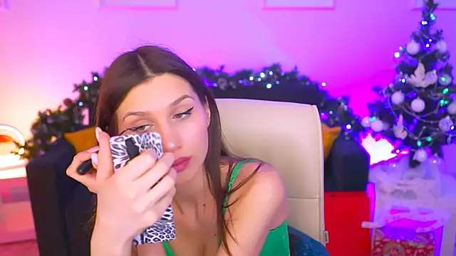 Snapshot of MollyPerry chatting on 12.11.24 MollyPerry online show from 12.11.24