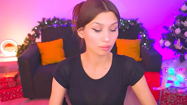 Snapshot of MollyPerry chatting on 12.14.24 MollyPerry online show from 12.14.24