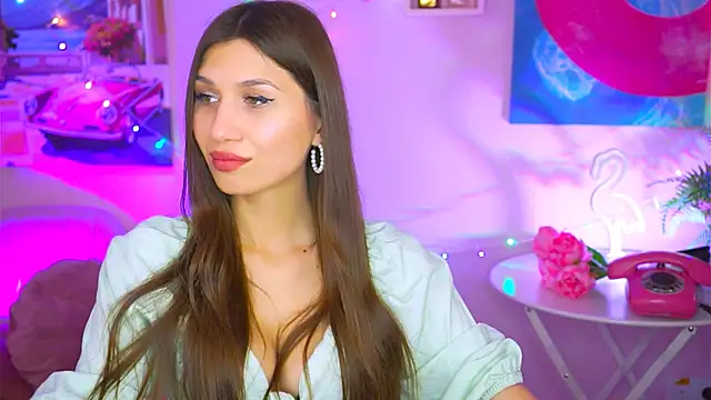 Snapshot of MollyPerry chatting on 12.17.24 MollyPerry online show from 12.17.24