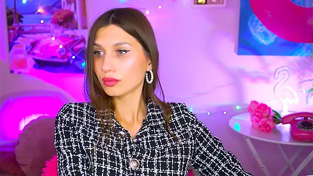 Snapshot of MollyPerry chatting on 12.18.24 MollyPerry online show from 12.18.24