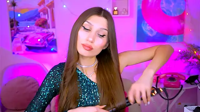 Snapshot of MollyPerry chatting on 12.25.24 MollyPerry online show from 12.25.24