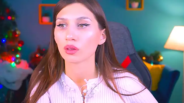 Snapshot of MollyPerry chatting on 12.27.24 MollyPerry online show from 12.27.24