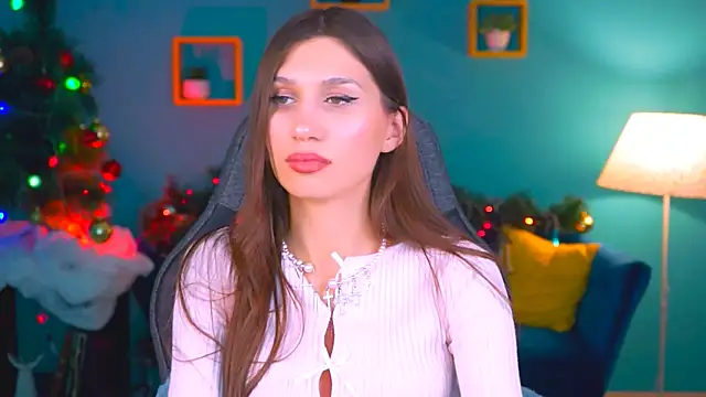 Snapshot of MollyPerry chatting on 12.28.24 MollyPerry online show from 12.28.24