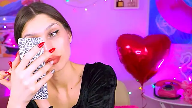 Snapshot of MollyPerry chatting on 02.19.25 MollyPerry online show from 02.19.25