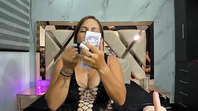 Snapshot of Susy_wisee chatting on 02.13.25 Susy wisee online show from 02.13.25