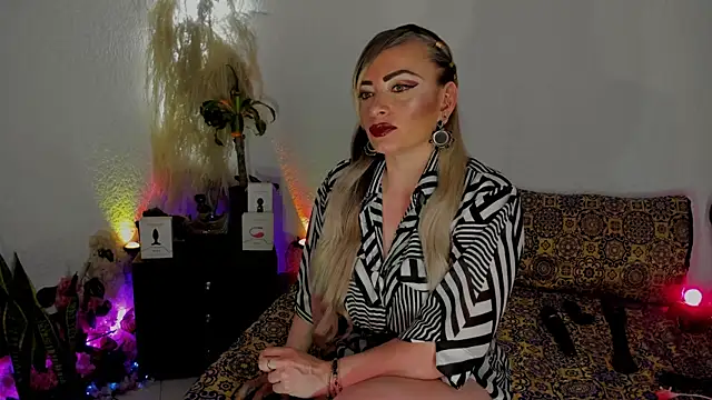 Jeanineescott online show from 09.11.25