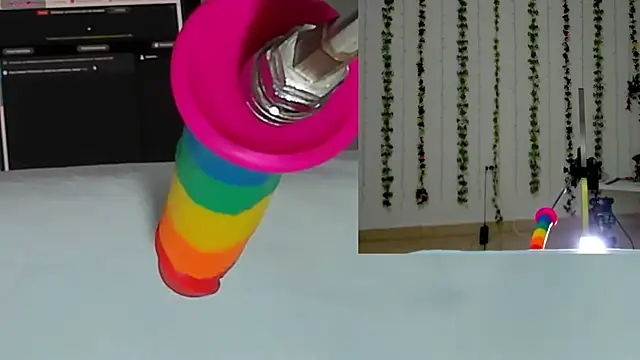 Snapshot of Daki_Ume_ chatting on 10.30.25 Daki Ume online show from 10.30.25