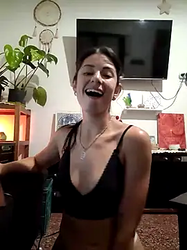 Snapshot of latinkiera chatting on 02.13.25 latinkiera online show from 02.13.25