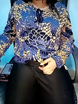 Snapshot of Dayna-36 chatting on 01.01.25 Dayna-36 online show from 01.01.25