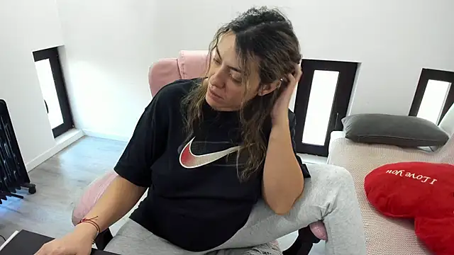 Dyana Kaylinn online show from 04.21.26