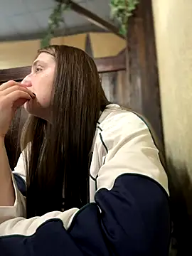 Snapshot of JessiMur chatting on 09.11.25 JessiMur online show from 09.11.25