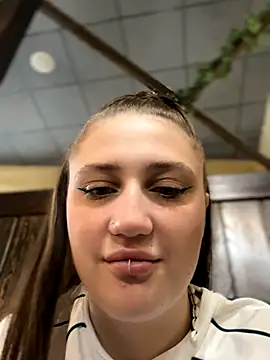 Snapshot of JessiMur chatting on 09.18.25 JessiMur online show from 09.18.25