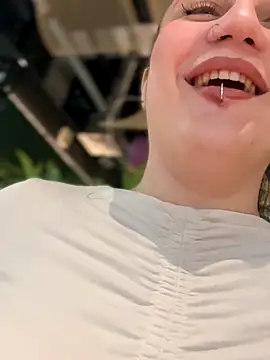 Snapshot of JessiMur chatting on 09.25.25 JessiMur online show from 09.25.25