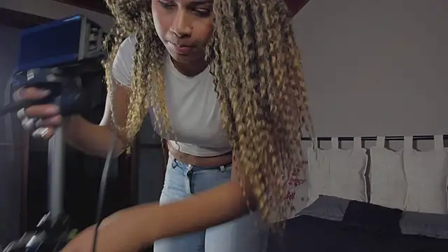 nayah   online show from 03.11.25